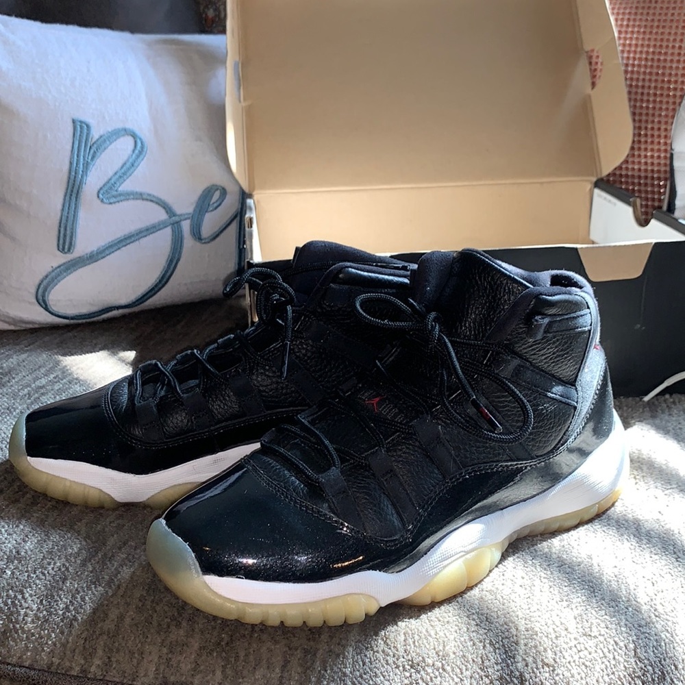 Jordan’s! Black! White! Red! Good condition!